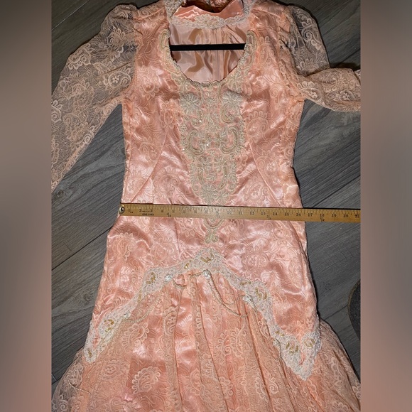 EUC True Vintage 1970s or 80s Peach Pink Lace Keyhole Pearl Appliqué Mermaid - Picture 9 of 16